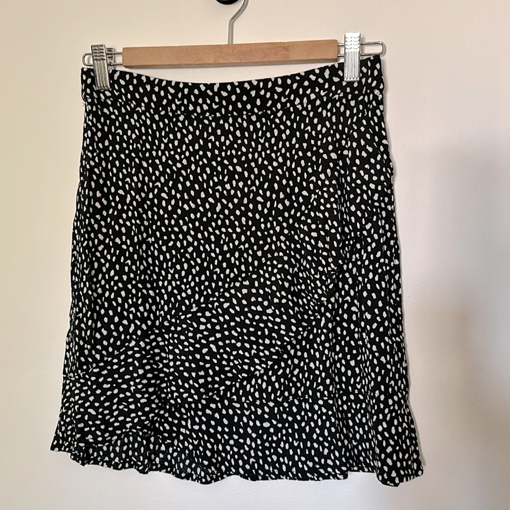 Dynamite Black and White “dotted” Flowy Skirt